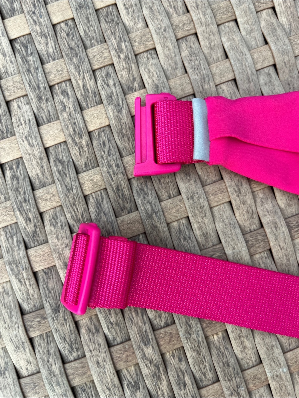 Lululemon Fast and Free Running Belt in Jeweled Magenta size L/XL - Picture 6 of 11